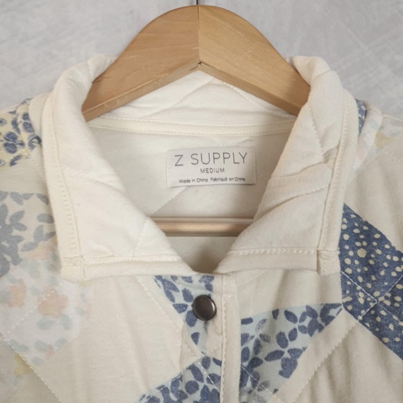 Z Supply Quilted Jacket Womens Medium White Blue Floral Patchwork Snap Pockets - Picture 2 of 16